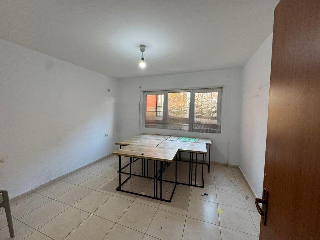 JEPET ME QIRA AMBIENT 1+1 PER ZYRA PRANE MATERNITETIT TE RI !! 450 € /Muaj