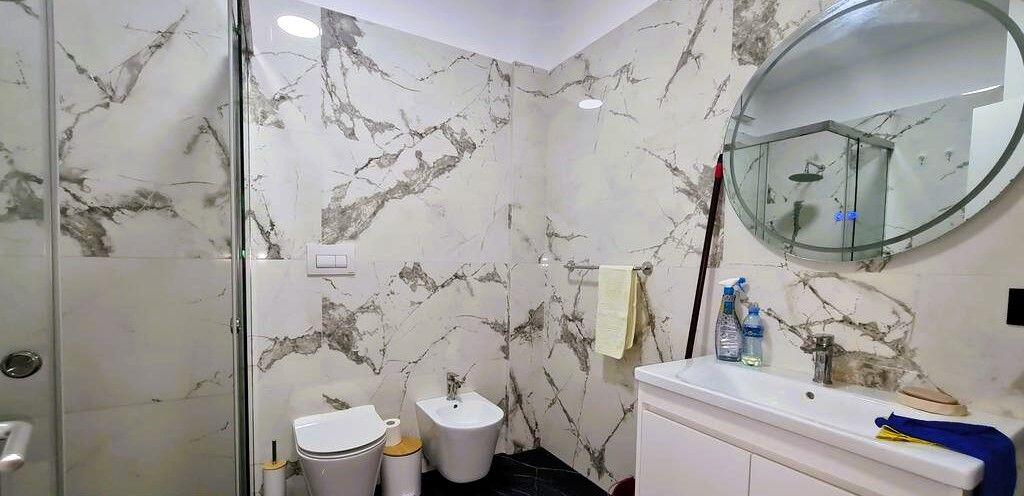 APARTAMENT LUKSOZ 1+1 ME PARKIM, PRANE QENDRES TREGTARE TEG!