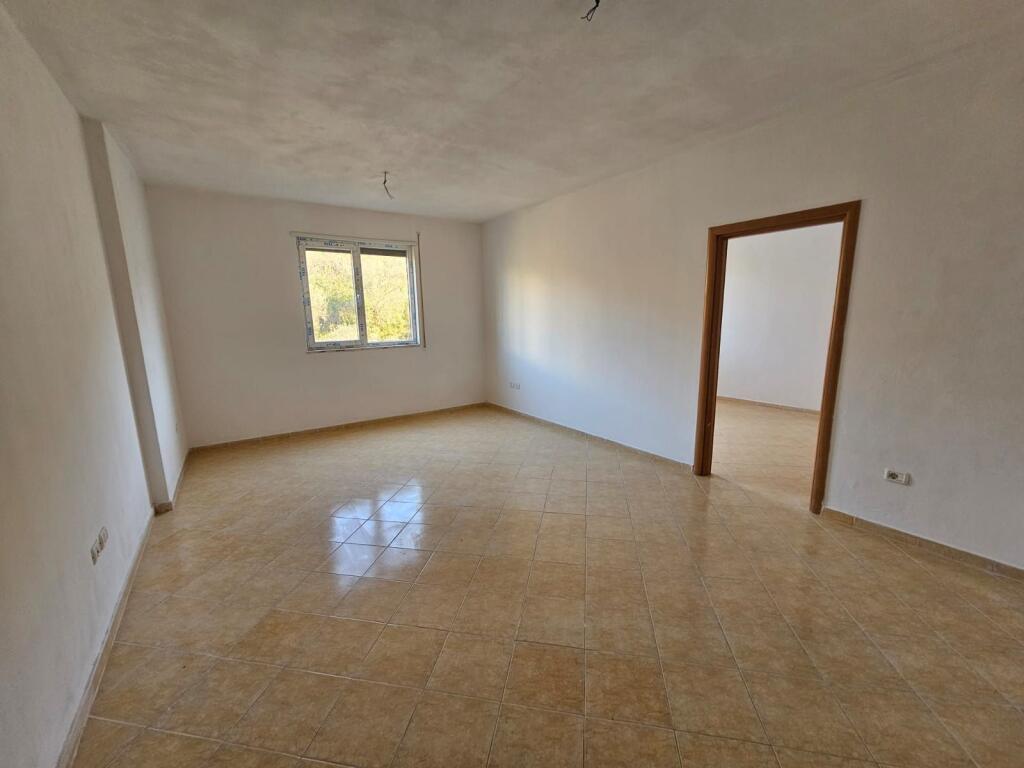 SHITET APARTAMENT – SHKËMBI I KAVAJËS