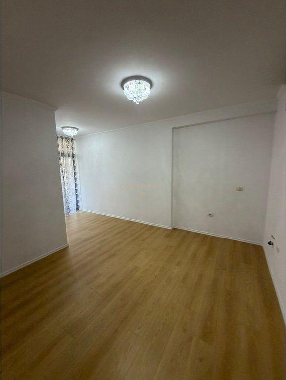 Apartament 1+1 në Shitje, Kat i 3-të me Ashensor