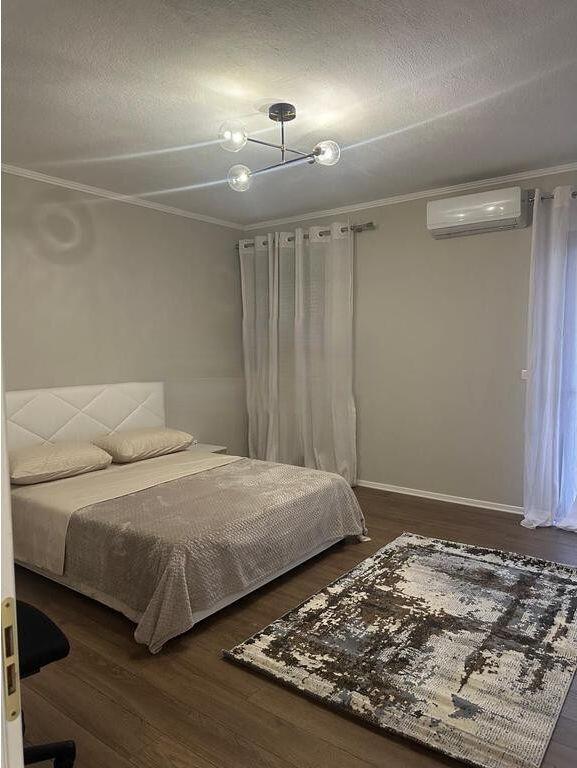 JEPET ME QIRA APARTAMENT 1+1 – DY MINUTA NGA SHESH SKENDERBE 800 € /Muaj