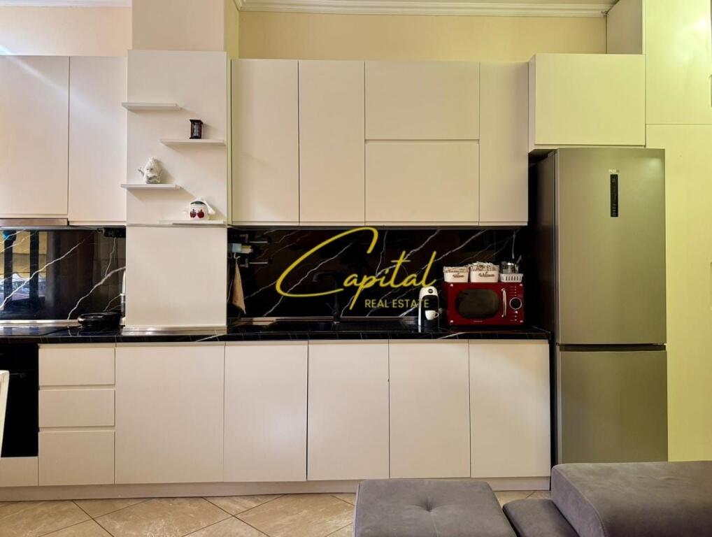 APARTAMENT ME QERA 1+1 21 DHJETORI 500 EURO