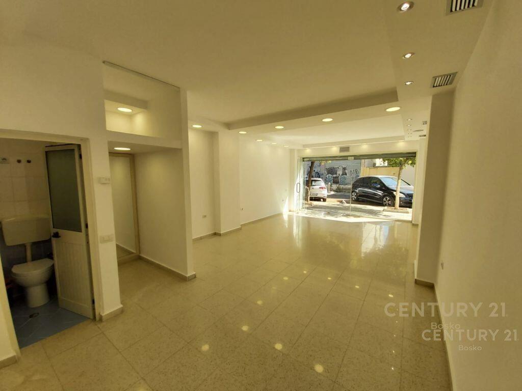 Ambjent Komercial me qera tek Fakulteti i Shkencave