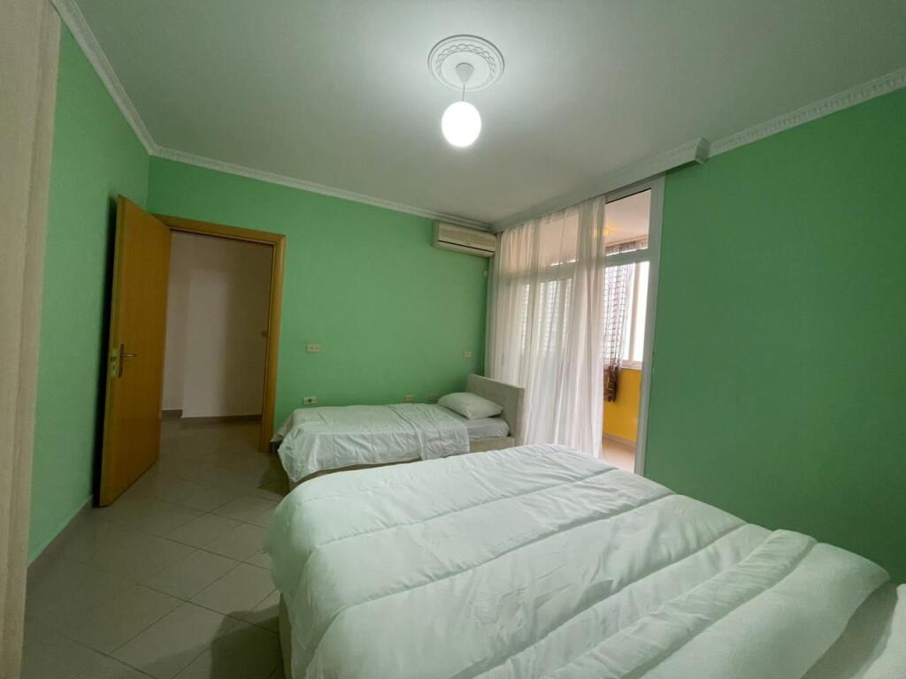 Appartamento 2+1 in affitto presso Komuna e Parisit.