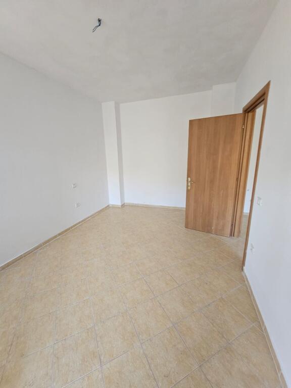 SHITET APARTAMENT – SHKËMBI I KAVAJËS