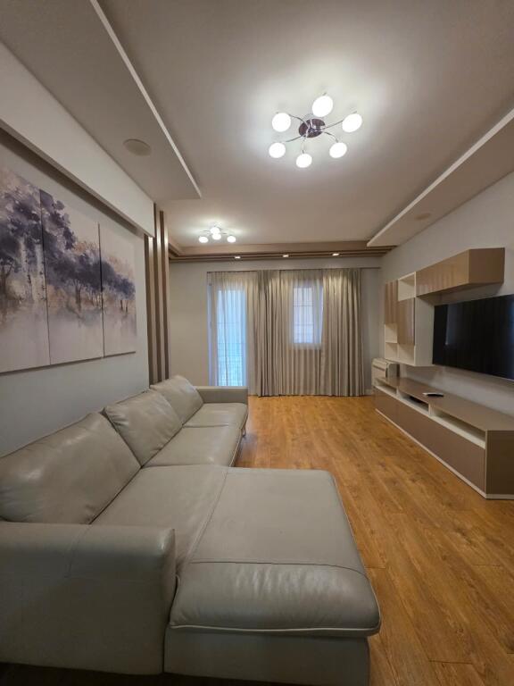 JEPET ME QERA APARTAMENT 1+1 TEK ISHA PRKU, RRUGA NDRE MJEDA