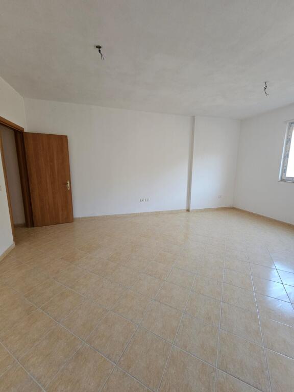 SHITET APARTAMENT – SHKËMBI I KAVAJËS