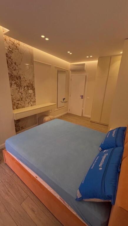 APARTAMENT ME QERA 2+1 TEG 1100 EURO