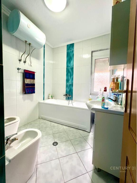 IN VENDITA – APPARTAMENTO 2+1+2 CON VERANDA | ISH-BLLOK (VIA PJETËR BOGDANI)