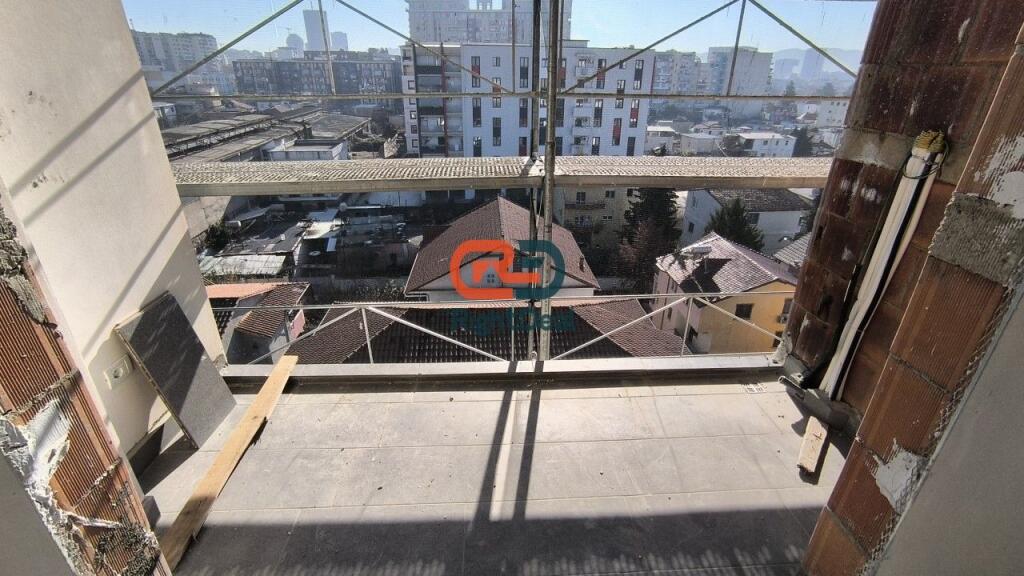 Tek Hipoteka ,Shitet Super Apartament 1+1 Me Post Parkimi !!