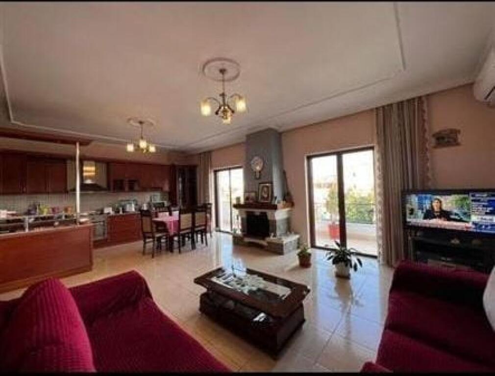 VILE ME QERA 369 M2 LAPRAKE 900 EURO