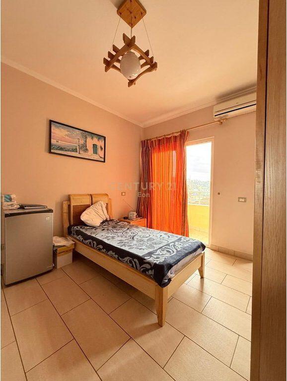 SHITET GODINA E PERSHTATSHME PER HOTEL, PLAZH ! 1,800,000 € Sip. Totale  1400m2