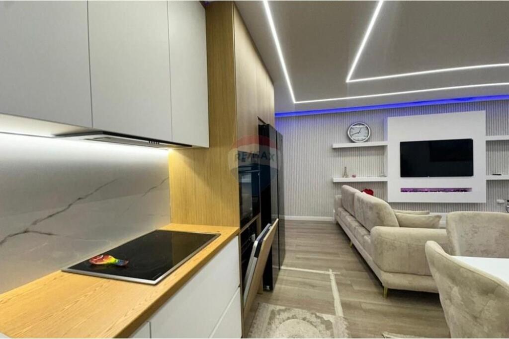 Appartamento in affitto 2+1+2 con posto auto in Via Sotir Caci