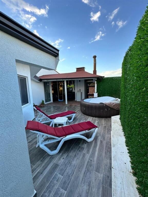 Shitet Penthouse – Mali i Robit