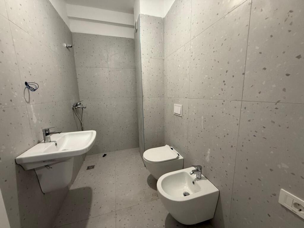 Jepet me qira ambient për zyra tek Golden Tower Residence, Mine Peza.