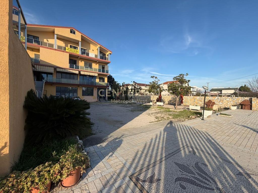 Godine multifunksionale per shitje ne Xhafzotaj - Durres!