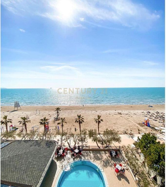 Shitet apartament 1+1 i mobiluar në Shkëmbin e Kavajës, 200 m nga deti 77,000 € Sip. Totale  57m