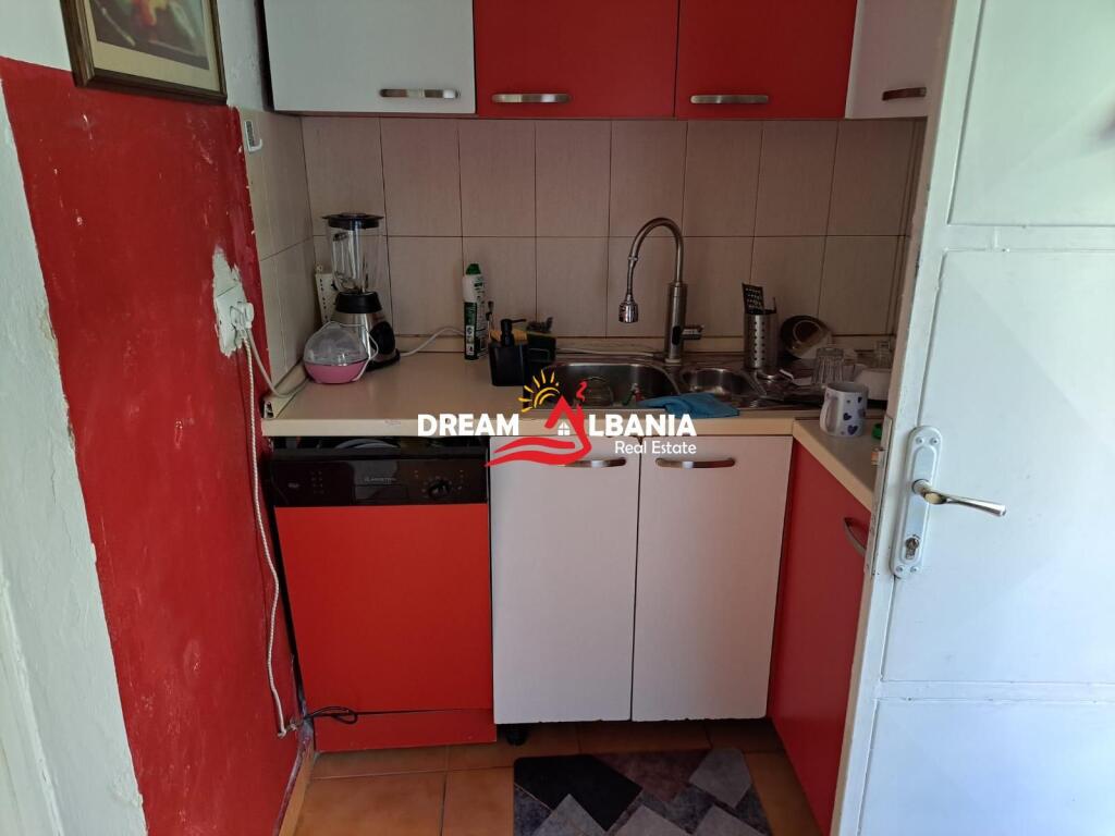 Shiten 2 Apartamente (2+1 dhe 1+1) tek Komuna e Parisit, prane Zgara Dragon ne Tirane (ID 4129553)