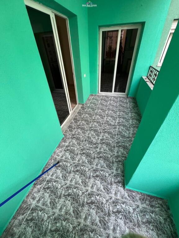 Zyre Me Qera 3+1 Tek Komuna e Parisit (ID BZ2776) Tirane