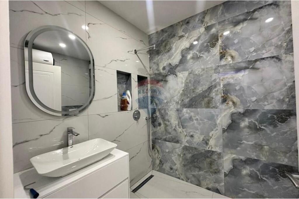 Appartamento in affitto 2+1+2 con posto auto in Via Sotir Caci