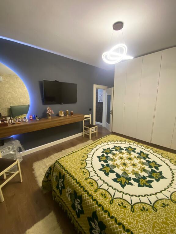 Shitet 2+1 te parku 224900 eu mobiluar ashensor hipoteke  