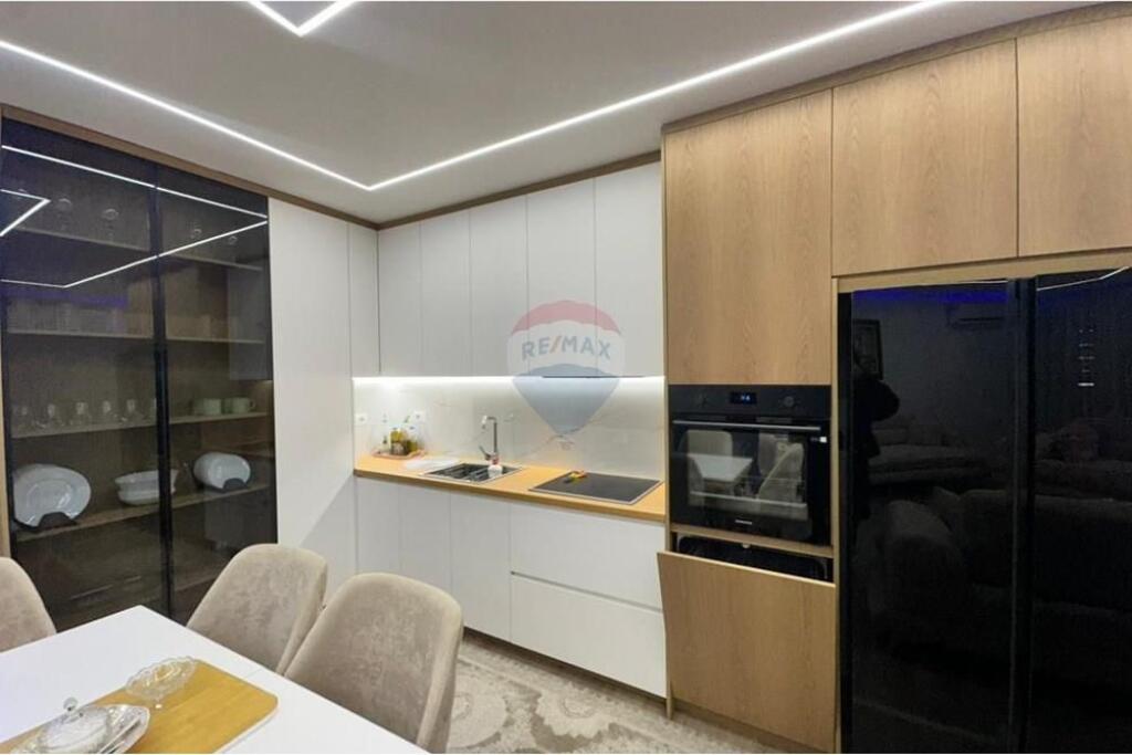 Appartamento in affitto 2+1+2 con posto auto in Via Sotir Caci