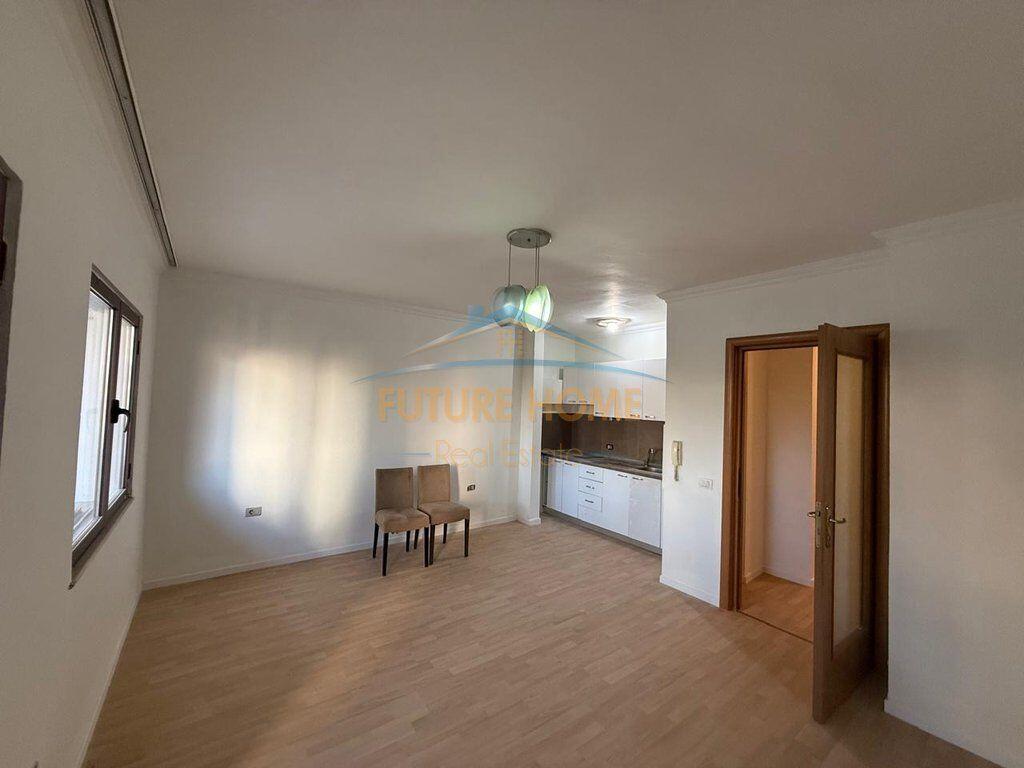 Shitet, Apartament 2+1, Rruga e Dibres, Tirane