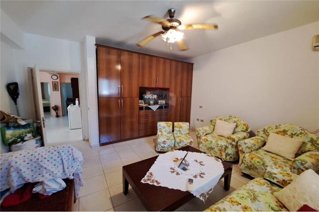 Shtëpi Private me Tarracë në Shitje