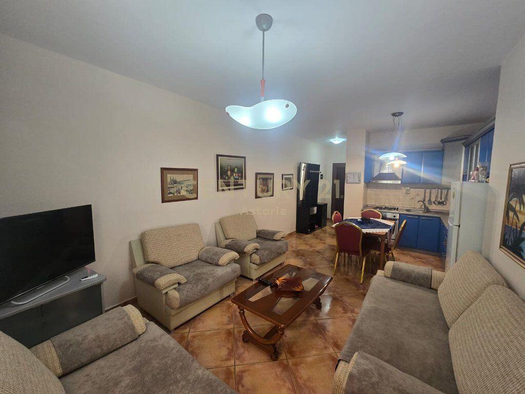 Shitet apartament 1+1 i mobiluar në Shkëmbin e Kavajës, 200 m nga deti 77,000 € Sip. Totale  57m