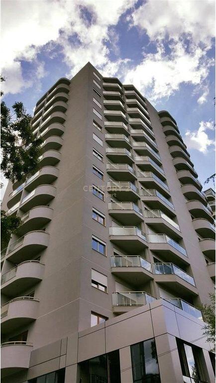 Jepet me qira njësi komerciale pranë Kullave Binjake, në katin e 2-të