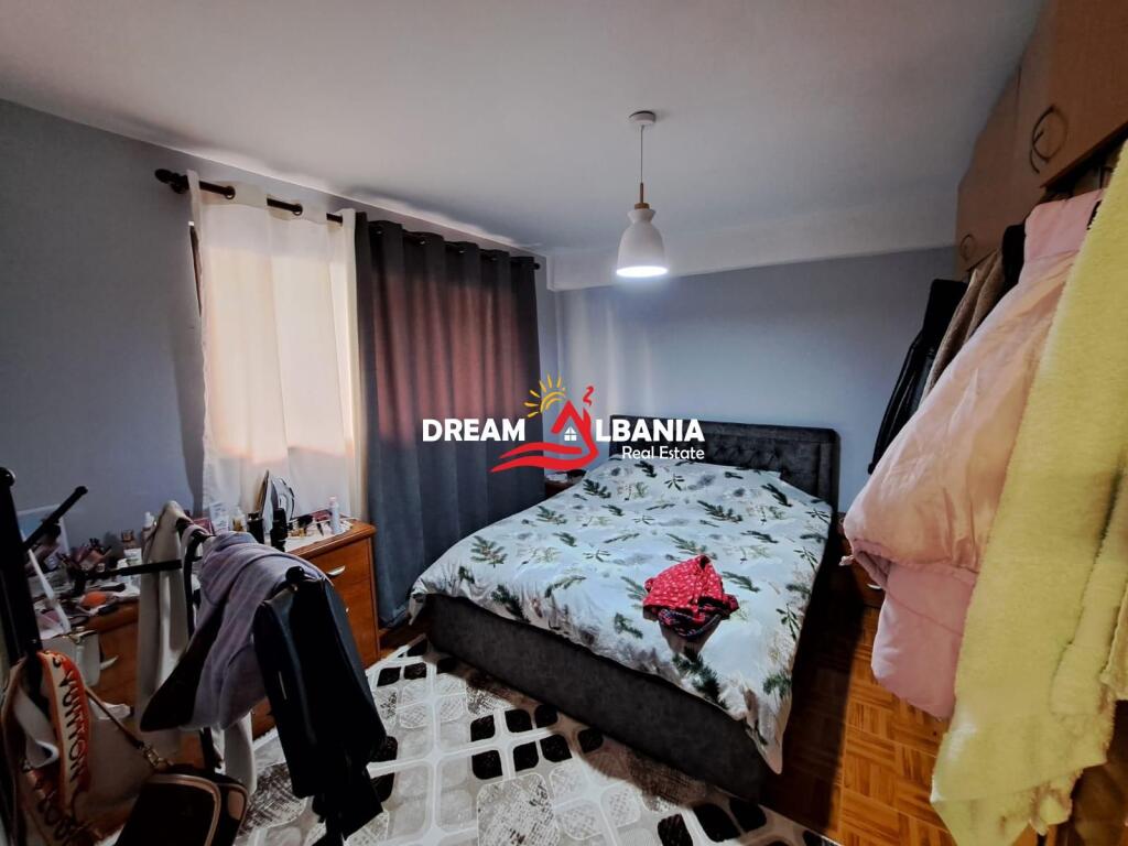 Shiten 2 Apartamente (2+1 dhe 1+1) tek Komuna e Parisit, prane Zgara Dragon ne Tirane (ID 4129553)
