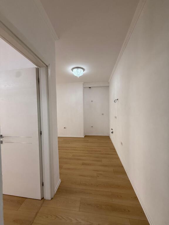 🏘️Shitet Apartament 2+1+bllk 📍Fresk, Rruga e Thesarit 📐Sip. Totale 74.8m2💶 Çmimi : 112.000€ 🏢Kati i 3, me ashensor 📄Me Hipoteke