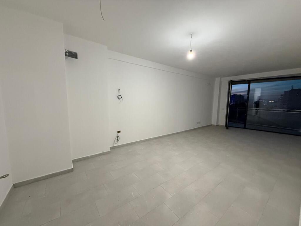 Jepet me qira ambient për zyra tek Golden Tower Residence, Mine Peza.