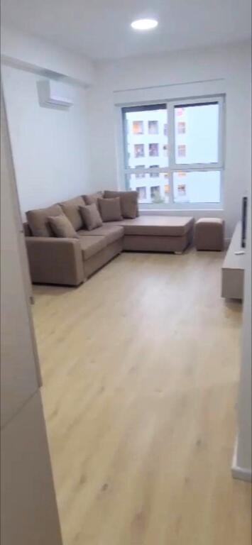 🏢Nella zona di Ali Demi, Rezidenca Kadiu affitta un appartamento 1+1, appena arredato 45.000 Leke