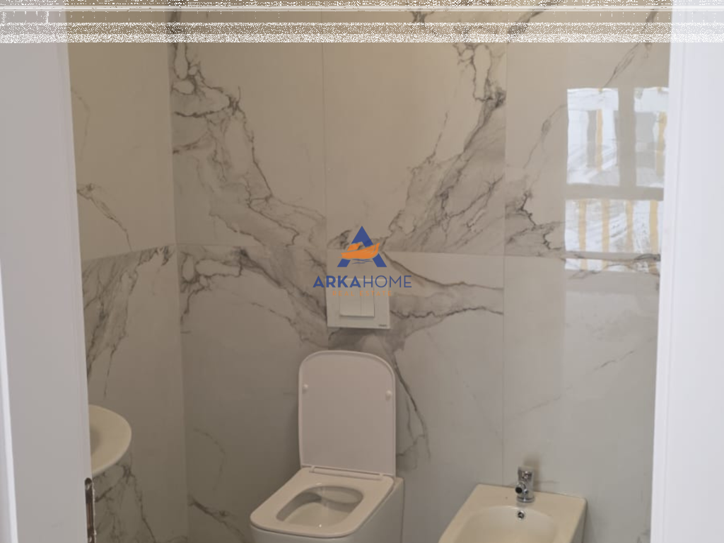 LOCALE PER UFFICI IN AFFITTO "TE ZOGU I ZI" 1000 EURO