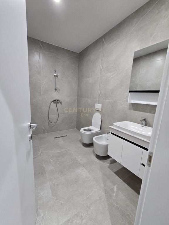 SHITET APARTAMENT 2+1 ME VERANDE NE DURRES ! 130,000 € Sip. Totale  106m2