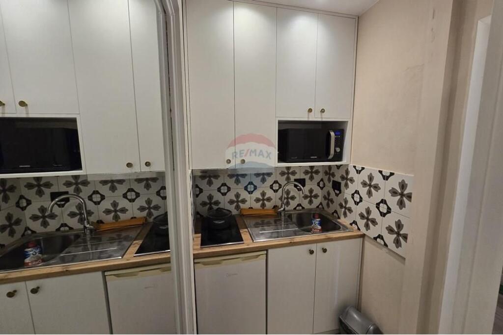 Apartament 1+1 dhe Gazoniere per shitje, Qender, 9-katshet!