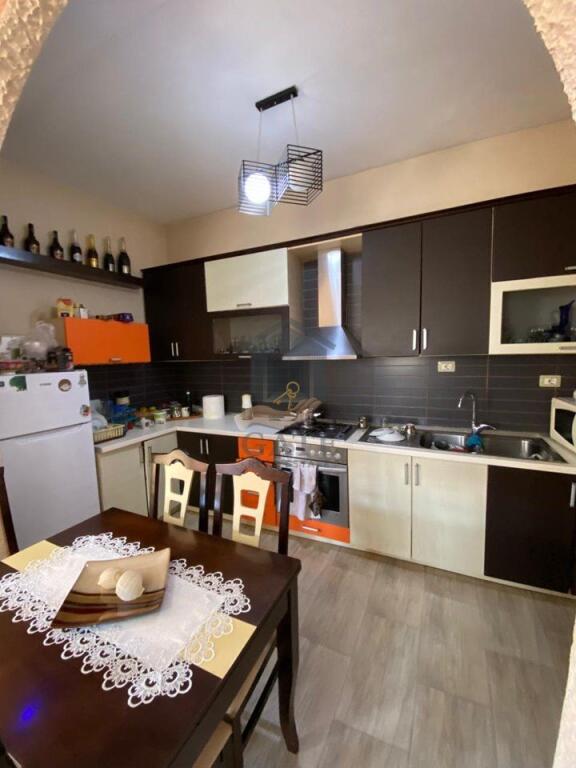 Apartament 2+1 Per Qira ne Ish Kenet Durres.