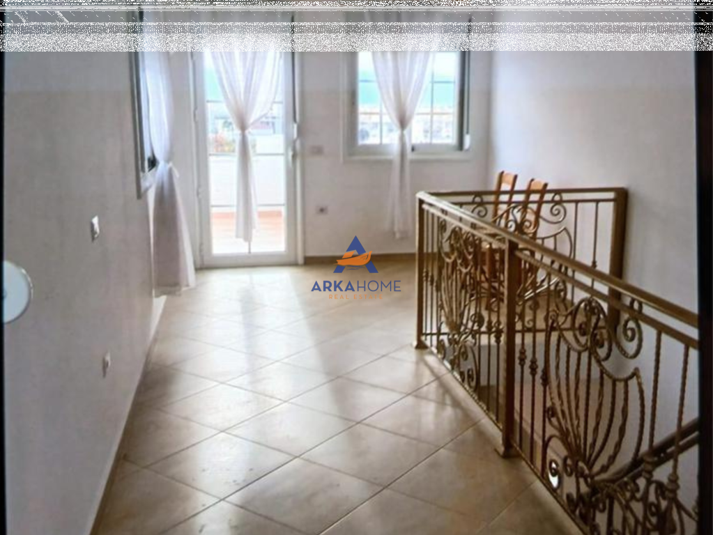 VILLA 3 PIANI IN VENDITA "QUARTIERE MURADIJE VLORE" 450.000 EURO