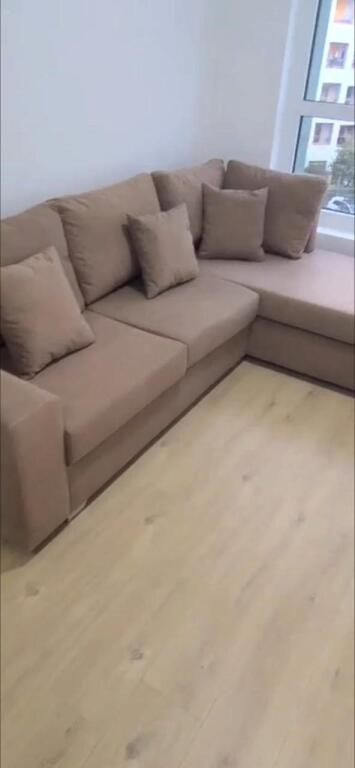 🏢Nella zona di Ali Demi, Rezidenca Kadiu affitta un appartamento 1+1, appena arredato 45.000 Leke