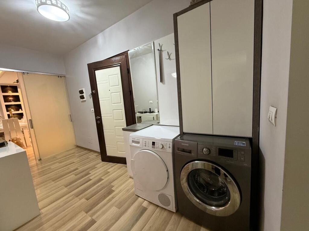 Jepet me qira apartament 2+1 pranë qendrës.