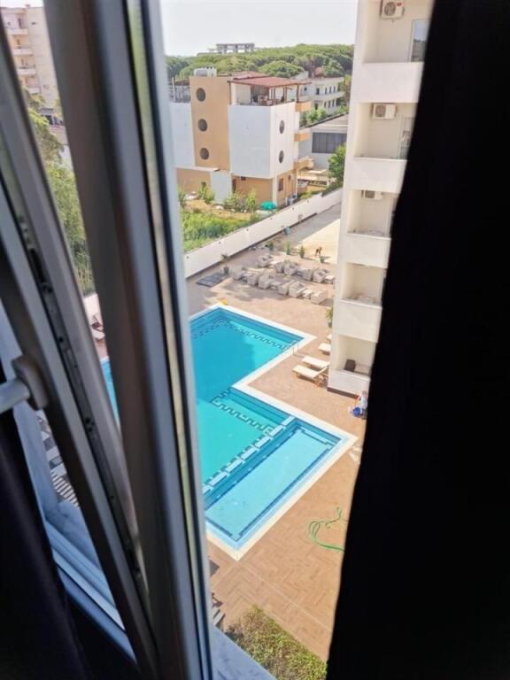 Shitet Penthouse – Mali i Robit