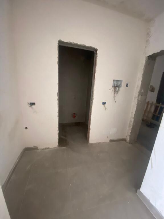 Shitet apartment 1+1 te ish parku 60 metra me hipoteke 125000 eu