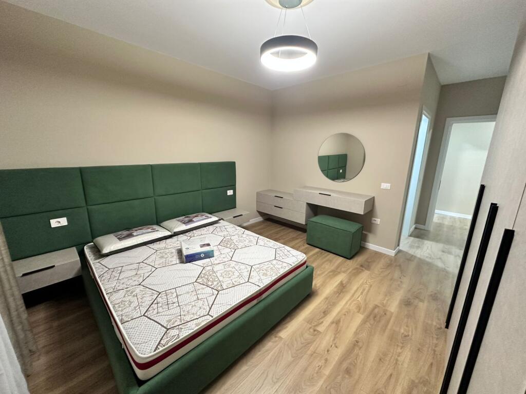 🏠 Shitet Apartament 2+1+2