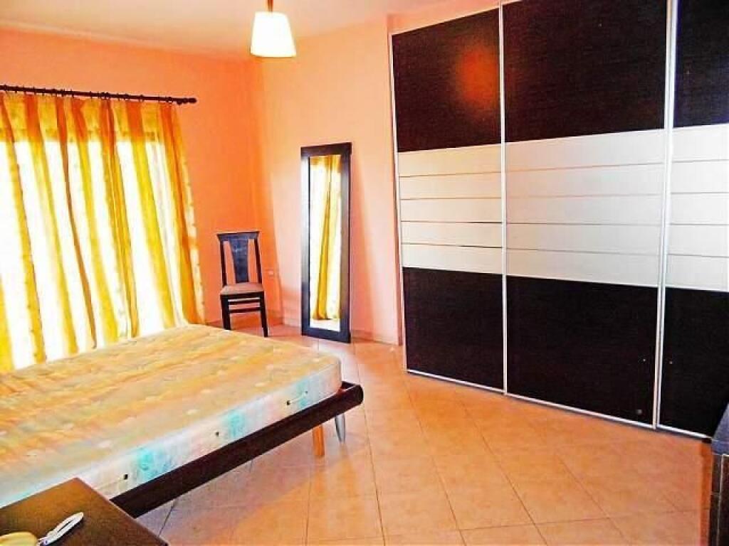 SHITET APARTAMENT 1+1 SHKOLLA E KUQE 200.000 EURO