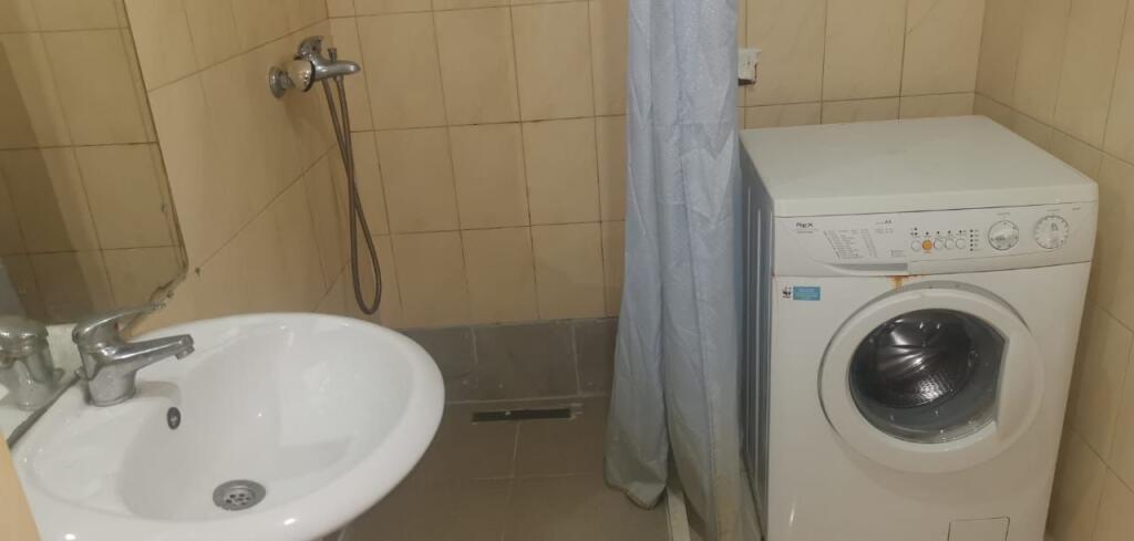 Apartament 1+1+bllk me qera Yzberisht 300€