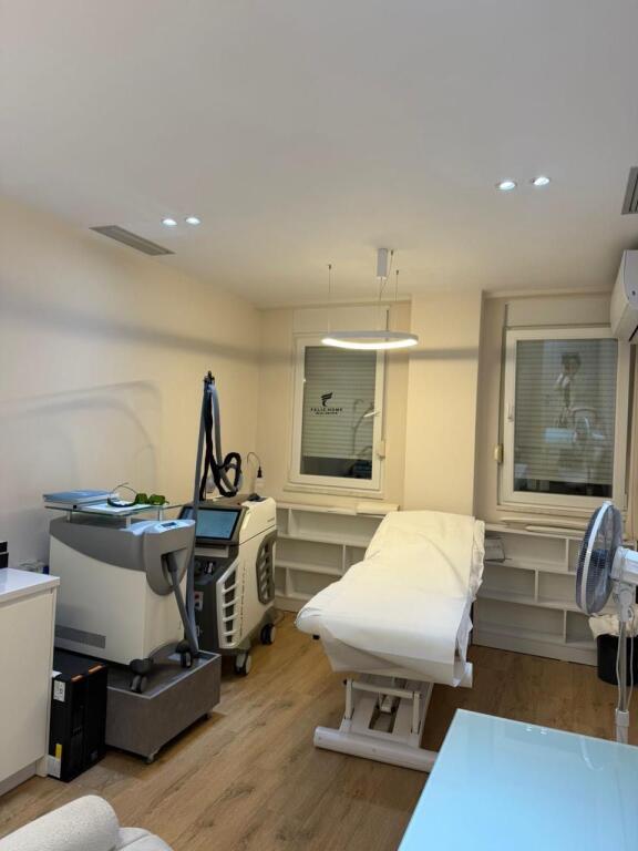 ZYRE ME QERA 95 M2 KOMUNA E PARISIT 800 EURO