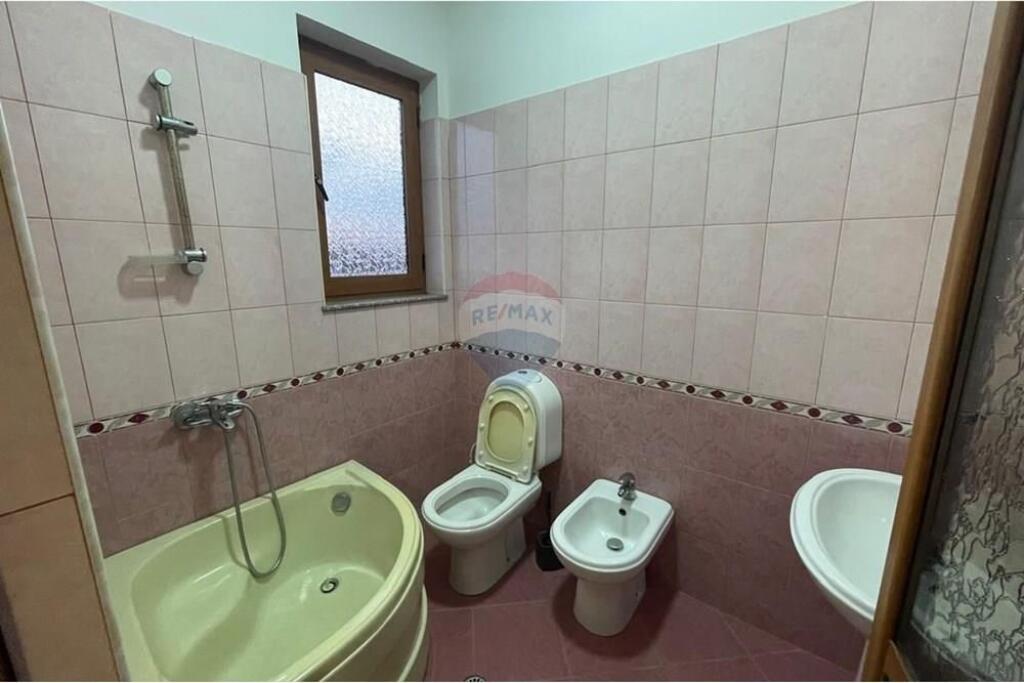 Apartament per qera 2+1 tek Rruga Sadik Petrela