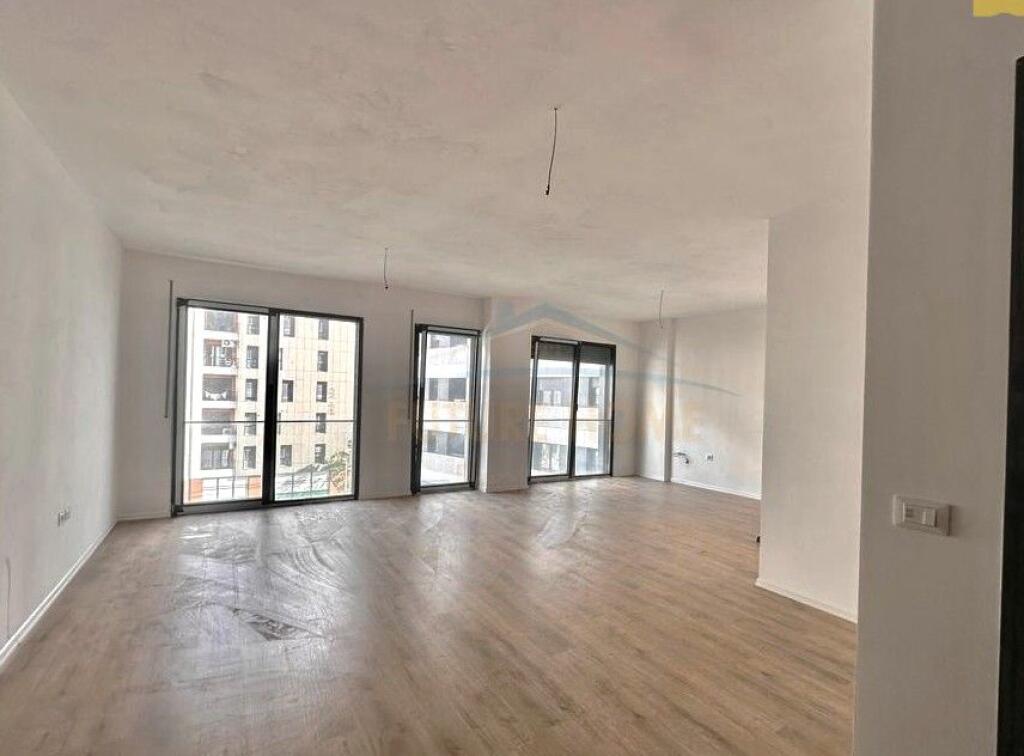 Shitet,Apartament 2+1+2,Parallel Living, Don Bosko