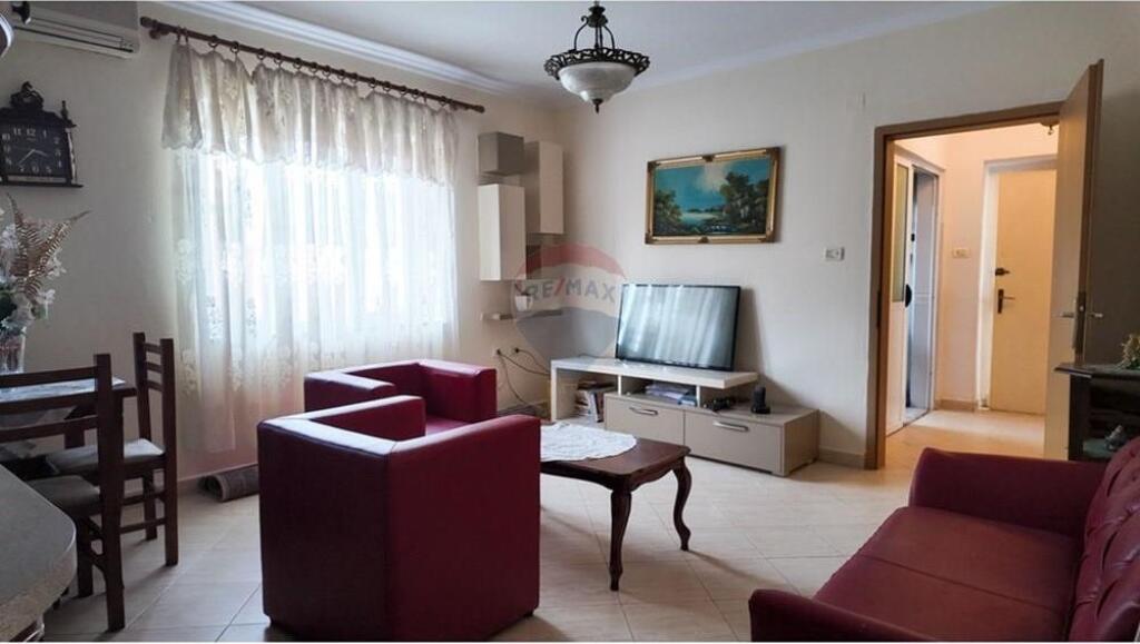 Apartament per qera 3+1+2 tek Petro Nini